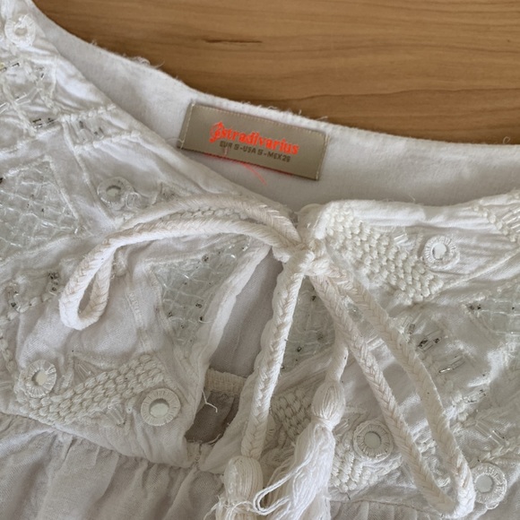 Beautiful white blouse with details in front Size S from Stradivarius - Picture 2 of 2